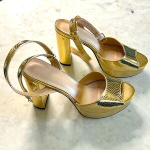 Gold snakeskin texture platform heels